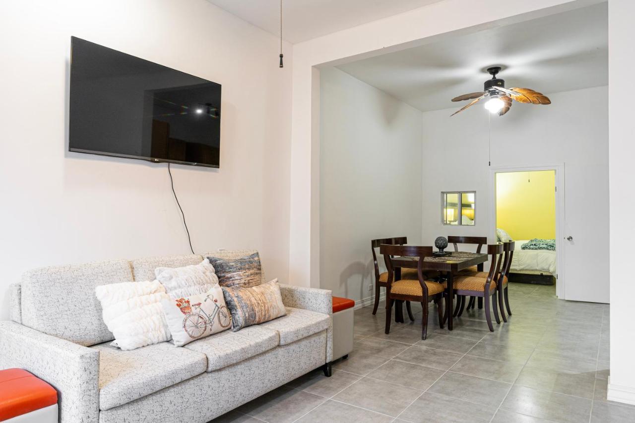 2 Br/ 1 Ba Home, Sleeps 10, 1 Min Walk To Rosarito Beach Exterior foto